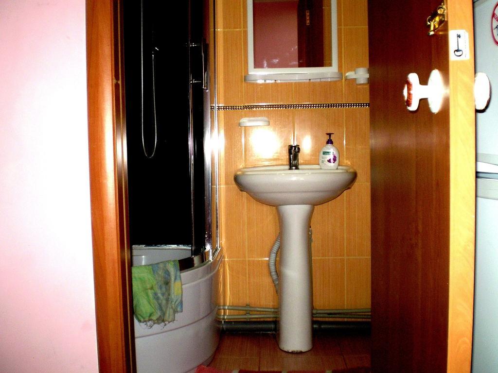 2 Комнаты 4 Дивана Чкалова-Садовая "Сити Центр" 2 Этаж Wi-Fi 2 Этажный Отдельный Дом Mykolajiv Kamer foto